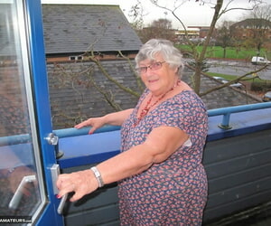 Fat UK nan Grandma Libby..